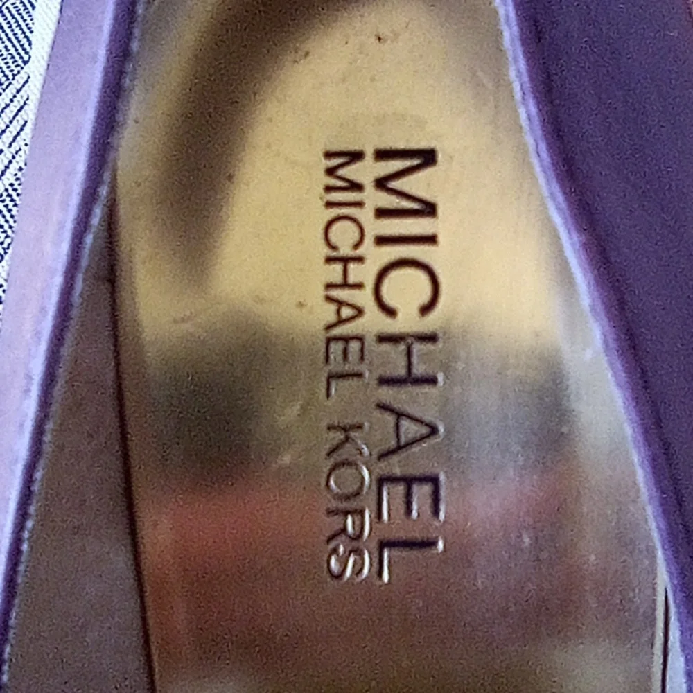 Michael Kors Peep Toes High Heel Shoes With Gold Hardware Buckle. size 6.5M - Picture 5 of 9